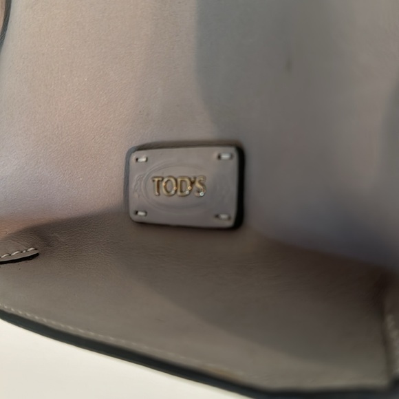 Tod’s white and grey tote handbag. - Picture 6 of 13
